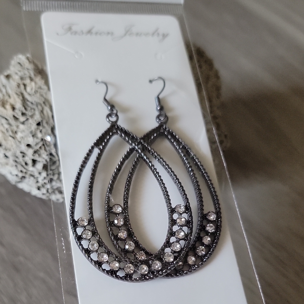 Elegant Black and Silver Teardrop Earrings